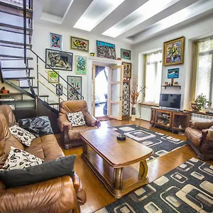 apartment-art-19.alltbilisihotels.com/